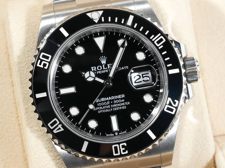 Rolex Submariner Date Ref. 126610LN Stainless Steel Black Dial Excellent Condition o7g9w42m