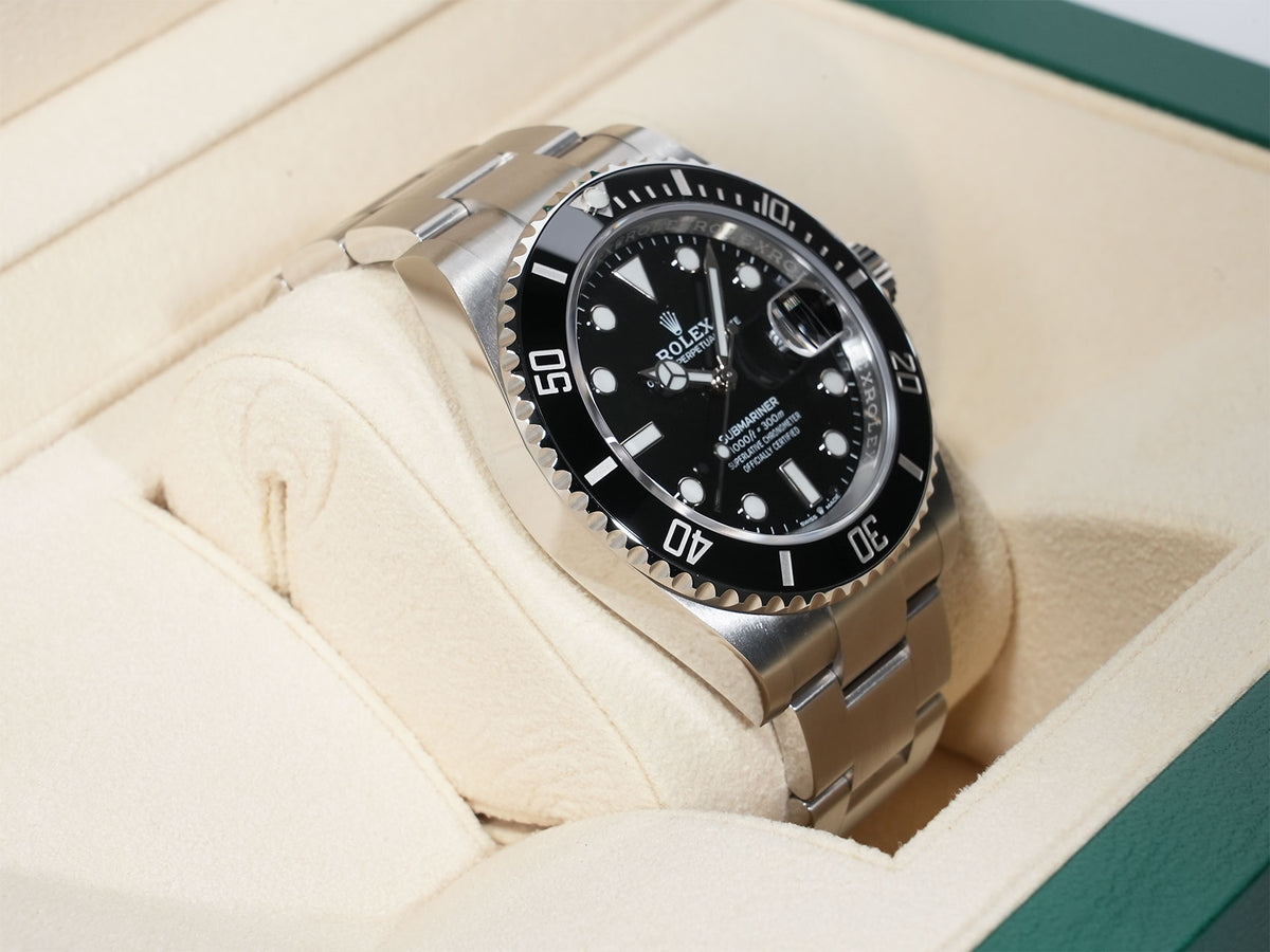 Rolex Submariner Date Ref. 126610LN Stainless Steel Black Dial Excellent Condition o7g9w42m