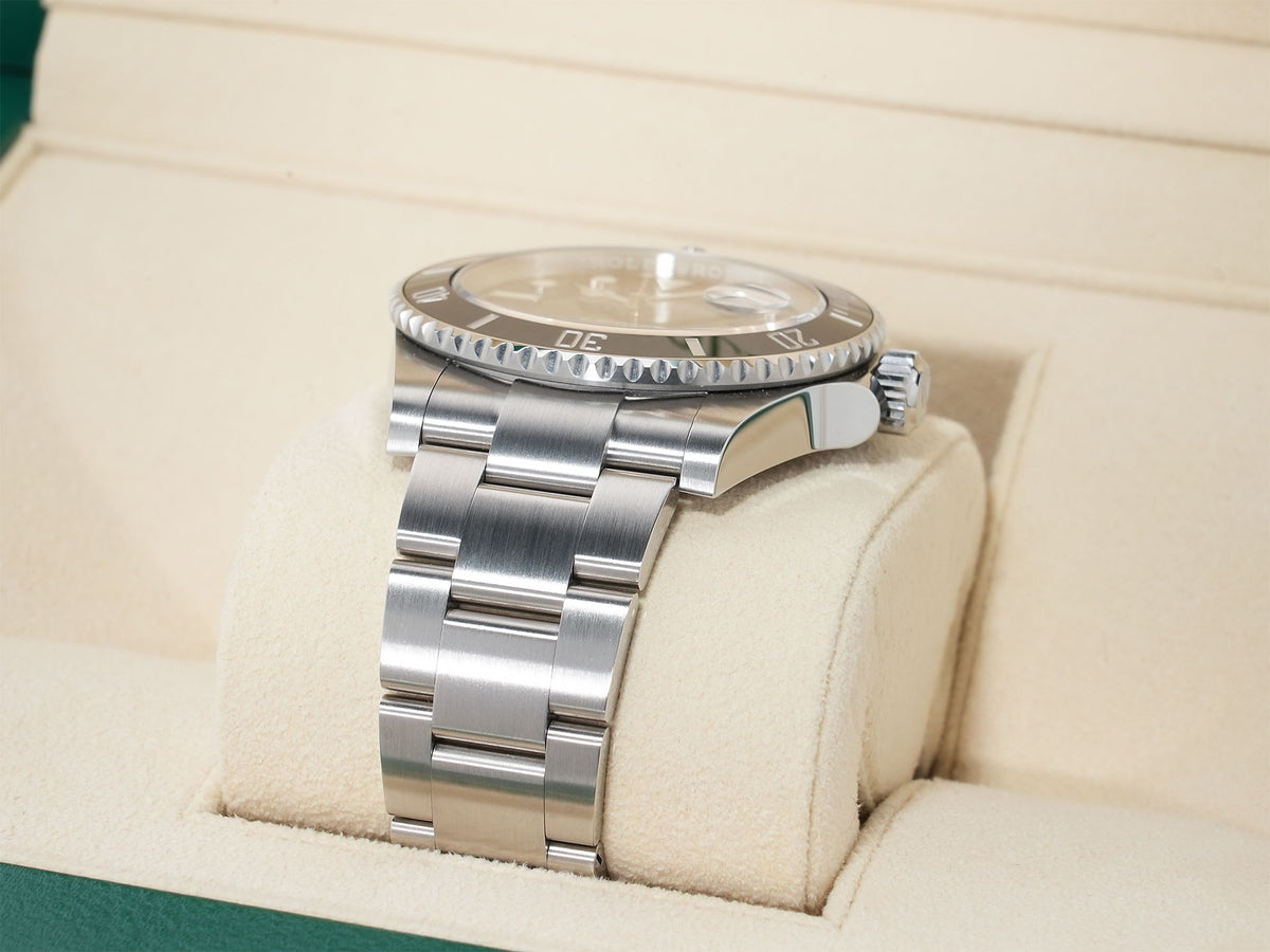 Rolex Submariner Date Ref. 126610LN Stainless Steel Black Dial Excellent Condition o7g9w42m