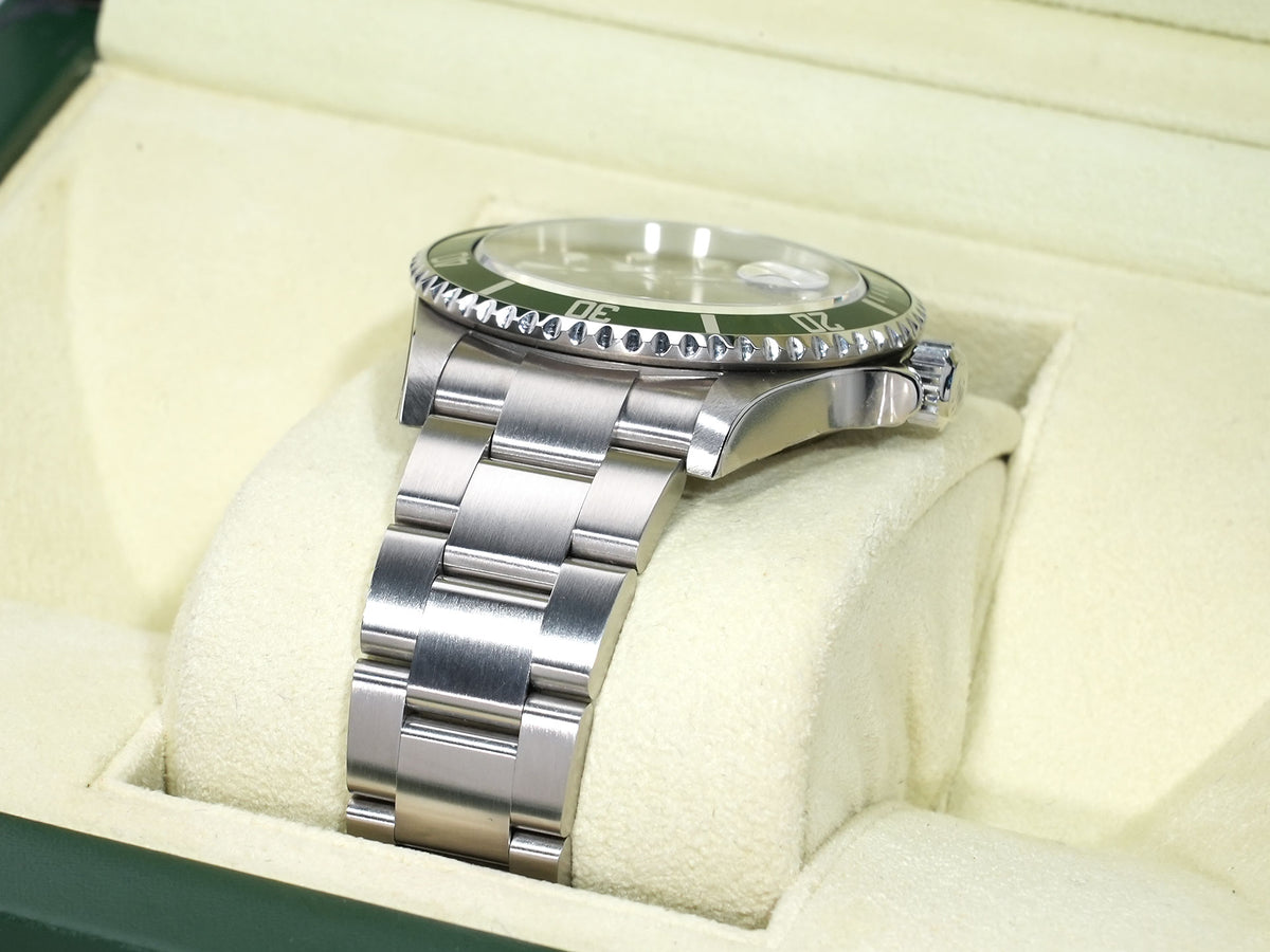Rolex Submariner Date Ref. 16610LV Stainless Steel Black Dial Excellent Condition rtuy995v