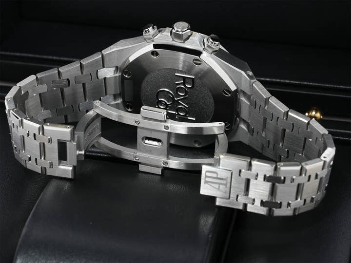 Audemars Piguet Royal Oak Chronograph Ref. 26715ST.OO.1356ST.01 Stainless Steel Night Blue Dial, Excellent Condition, iw355mto