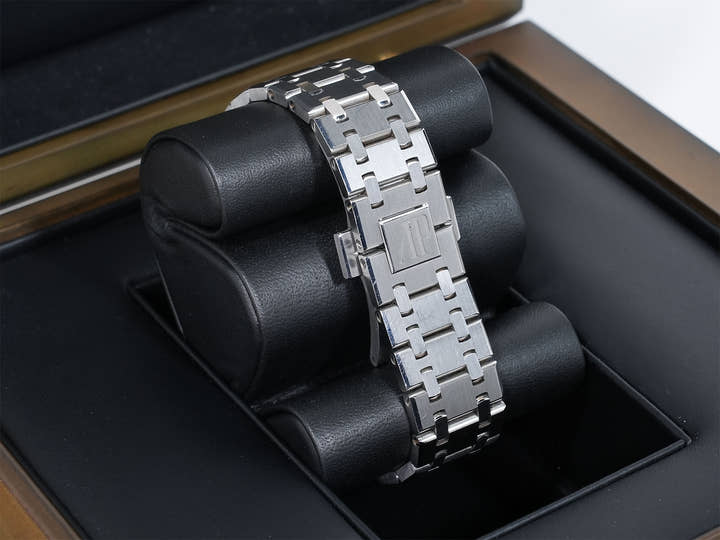 オーデマピゲ ロイヤルオーク 50周年記念 Ref.15550ST.OO.1356ST.01 ステンレススチール シルバー文字盤 中古 okr2dtou