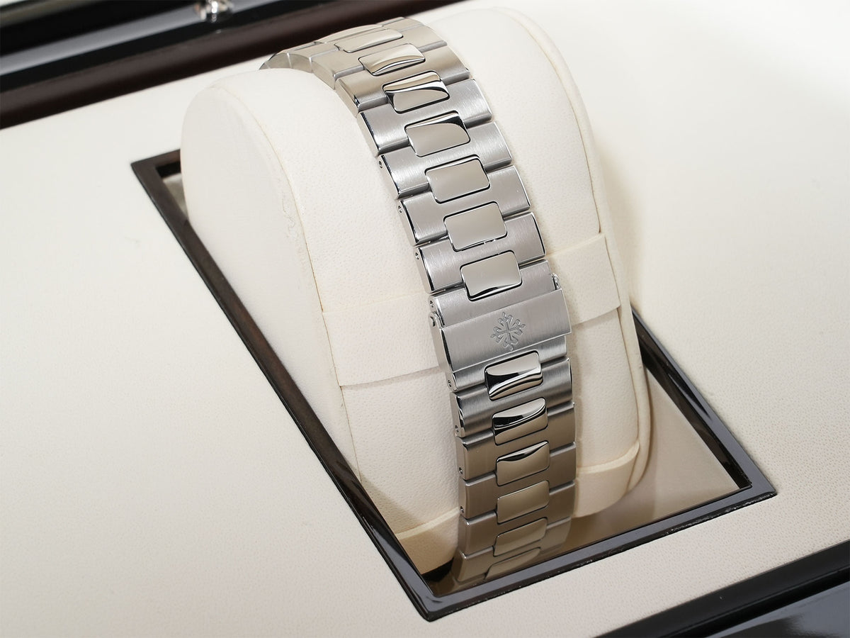 パテックフィリップ ノーチラス トラベルタイム クロノグラフ Ref.5990/1A-001 ステンレススチール ブラックグラデーション文字盤 美中古 cajmy97j