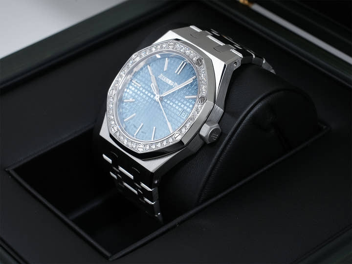 Audemars Piguet Royal Oak Ref. 15551ST.ZZ.1356ST.04 Stainless Steel Light Blue Dial, Excellent Condition p74i4pod