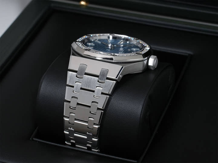 Audemars Piguet Royal Oak Ref. 15551ST.ZZ.1356ST.04 Stainless Steel Light Blue Dial, Excellent Condition p74i4pod