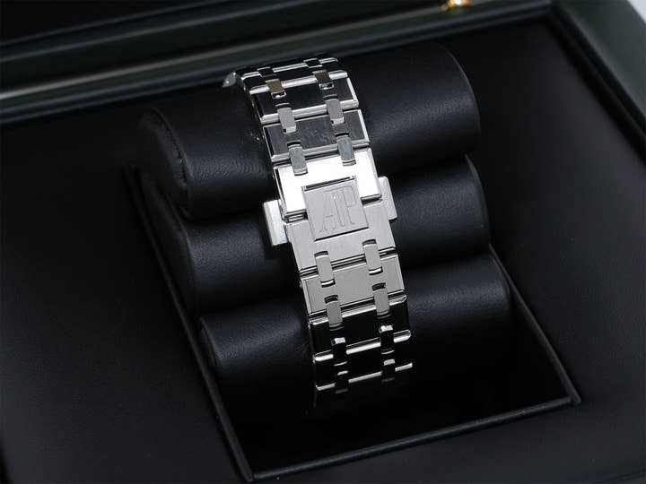Audemars Piguet Royal Oak Ref. 15551ST.ZZ.1356ST.04 Stainless Steel Light Blue Dial, Excellent Condition p74i4pod