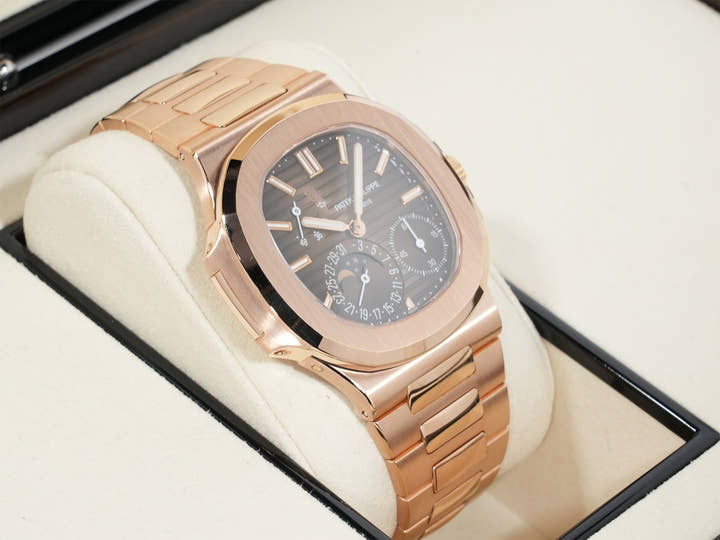 Patek Philippe Nautilus Ref.5712/1R-001 Rose Gold Brown Soleil Dial Excellent Condition 4yb6qzm3
