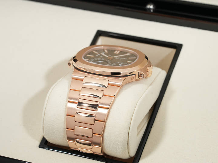 Patek Philippe Nautilus Ref.5712/1R-001 Rose Gold Brown Soleil Dial Excellent Condition 4yb6qzm3