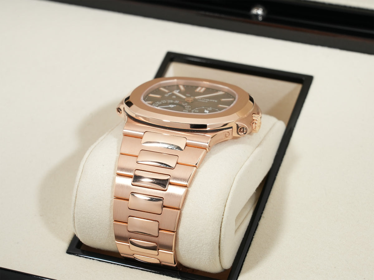 Patek Philippe Nautilus Ref.5712/1R-001 Rose Gold Brown Soleil Dial Excellent Condition 4yb6qzm3