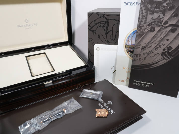 Patek Philippe Nautilus Ref.5712/1R-001 Rose Gold Brown Soleil Dial Excellent Condition 4yb6qzm3