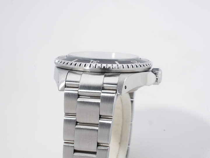 Rolex Sea-Dweller Ref. 16600 Stainless Steel Black Dial Pre-Owned, Excellent Condition uy7jsirj