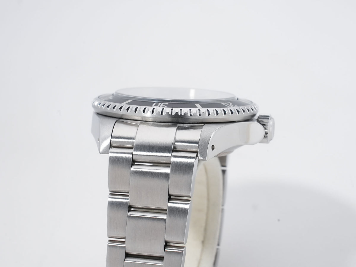 Rolex Sea-Dweller Ref. 16600 Stainless Steel Black Dial Pre-Owned, Excellent Condition uy7jsirj