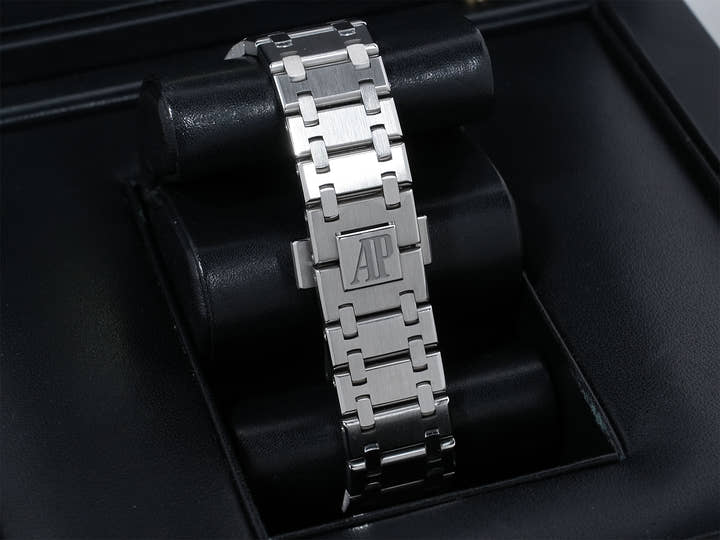 Audemars Piguet Royal Oak Extra-Thin Ref. 15202ST.OO.1240ST.01.A Stainless Steel Blue Dial Pre-Owned ztqohmm8