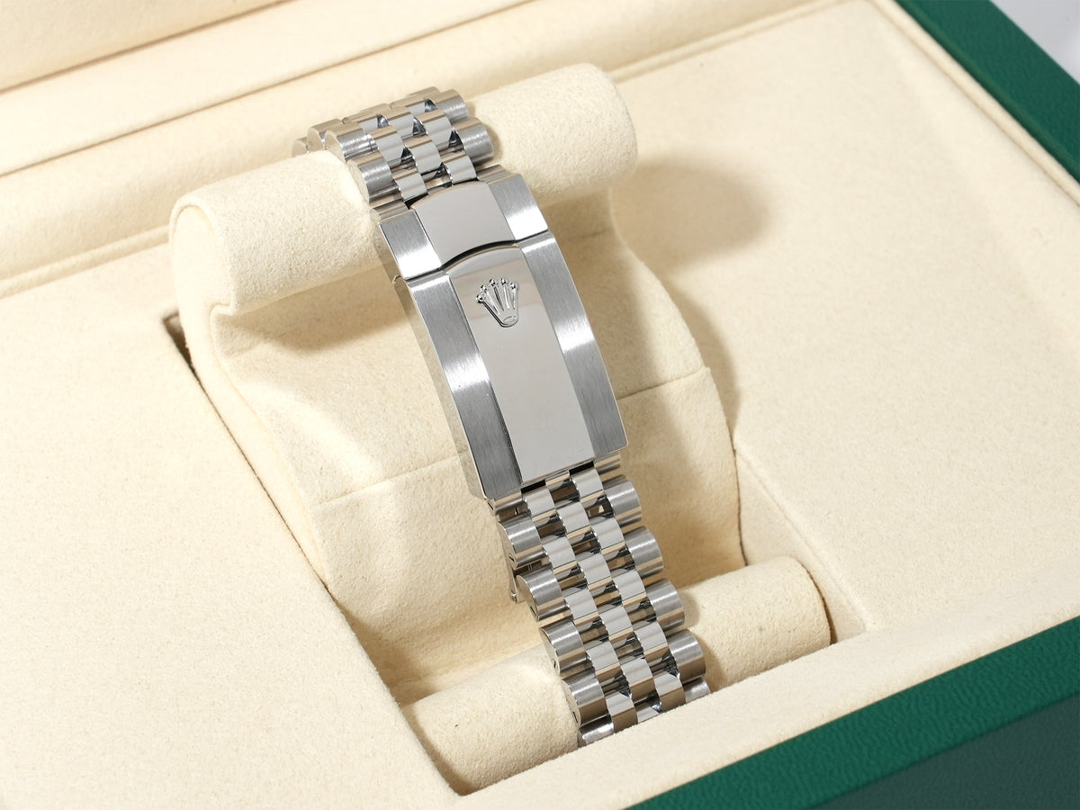 Rolex Datejust 41 Ref.126334 Stainless Steel/White Gold Bright Blue Dial Jubilee Bracelet Unused vxteraet