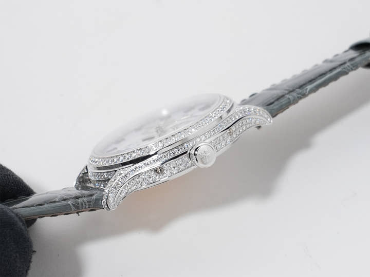 パテックフィリップ アニュアルカレンダー ムーンフェイズ Ref.4948G-010 ホワイトゴールド マザーオブパール文字盤 美中古 dca2iesc