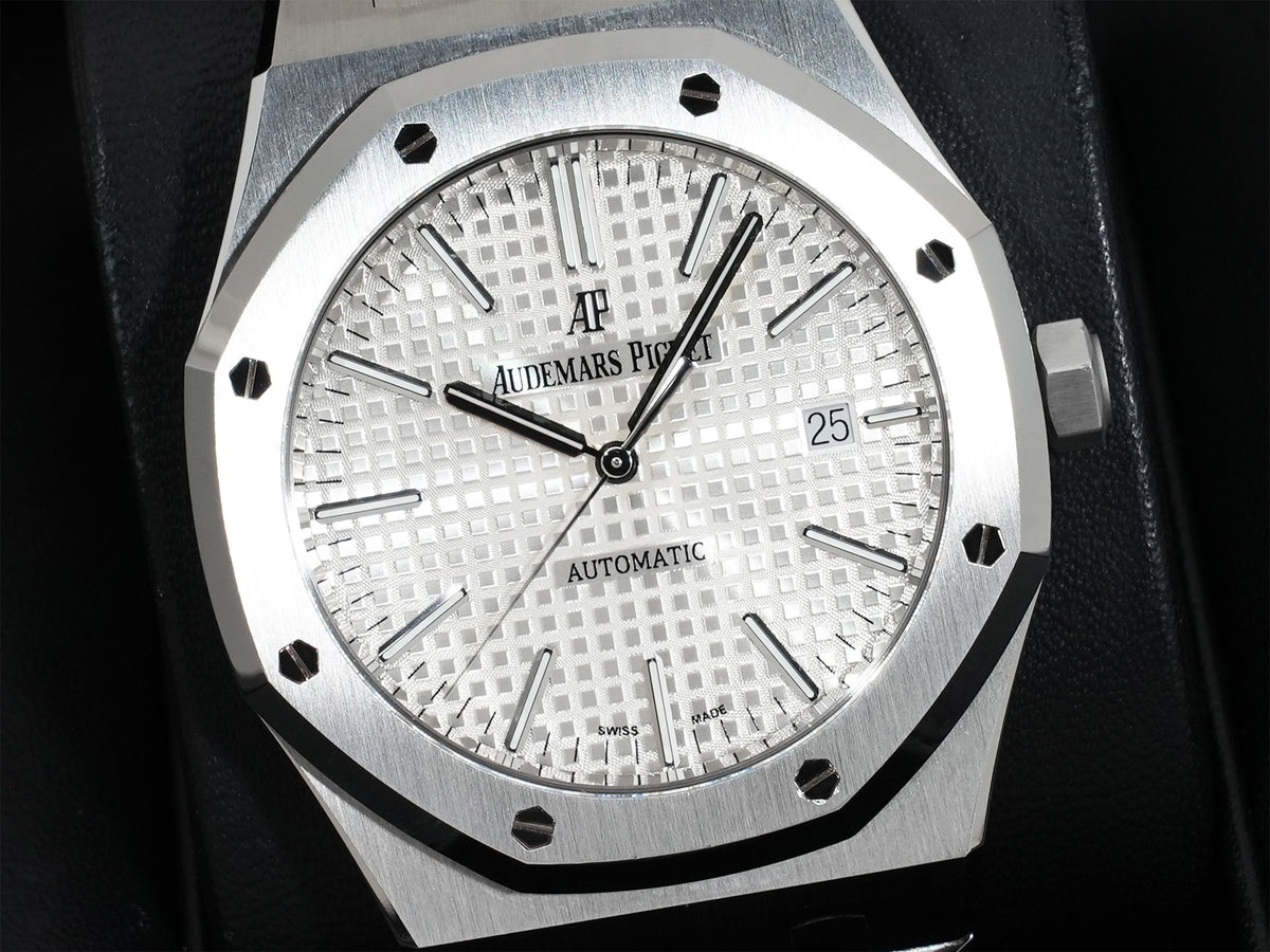 オーデマピゲ ロイヤルオーク Ref.15400ST.OO.1220ST.02 ステンレススチール シルバー文字盤 中古 w7nhhvhi