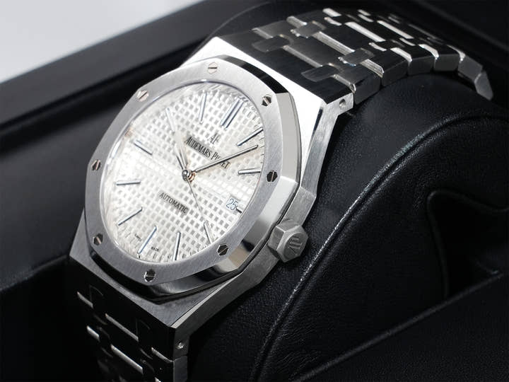 オーデマピゲ ロイヤルオーク Ref.15400ST.OO.1220ST.02 ステンレススチール シルバー文字盤 中古 w7nhhvhi