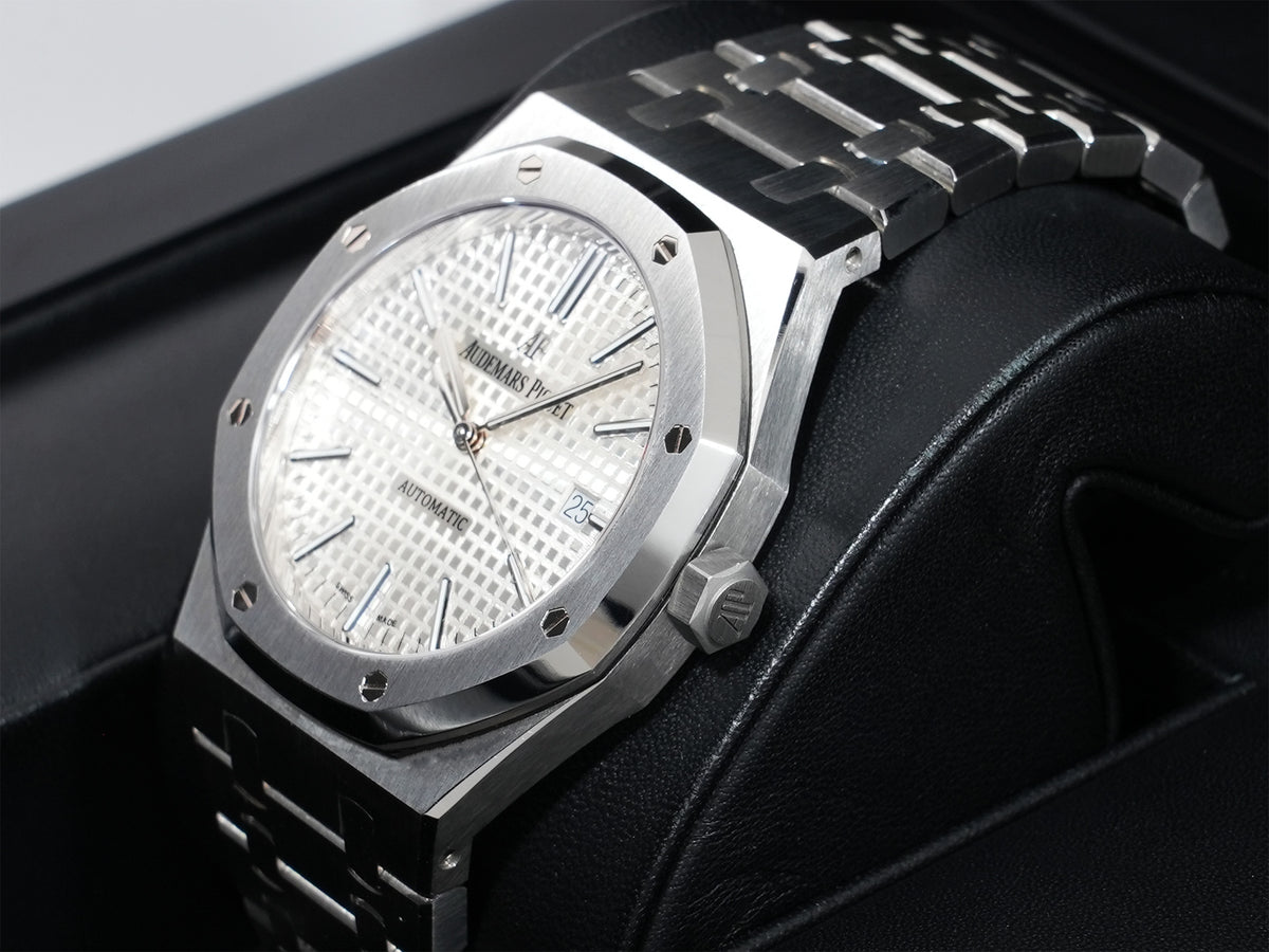 オーデマピゲ ロイヤルオーク Ref.15400ST.OO.1220ST.02 ステンレススチール シルバー文字盤 中古 w7nhhvhi