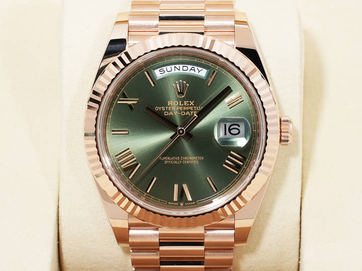 Rolex Day-Date 40 Ref.228235 Everose Gold Olive Green Dial Unused 444rn6vy