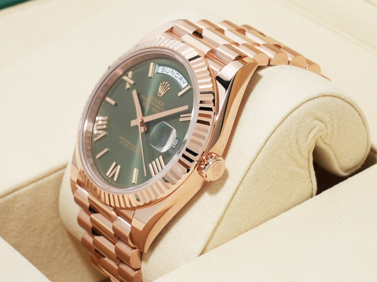 Rolex Day-Date 40 Ref.228235 Everose Gold Olive Green Dial Unused 444rn6vy