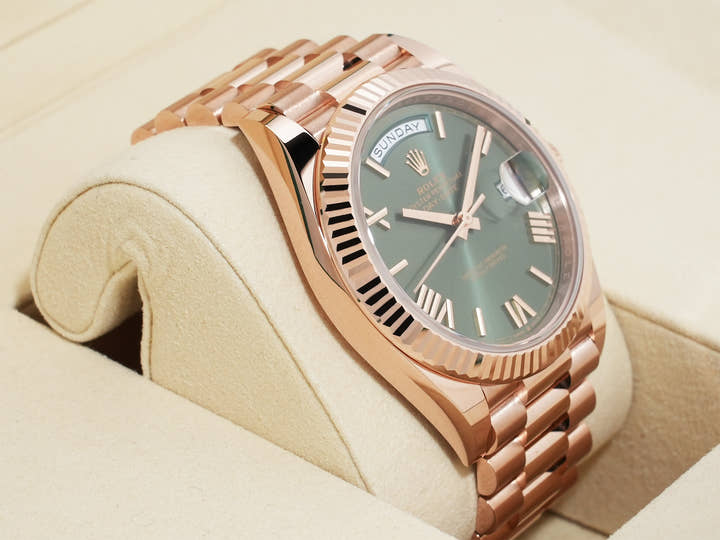 Rolex Day-Date 40 Ref.228235 Everose Gold Olive Green Dial Unused 444rn6vy