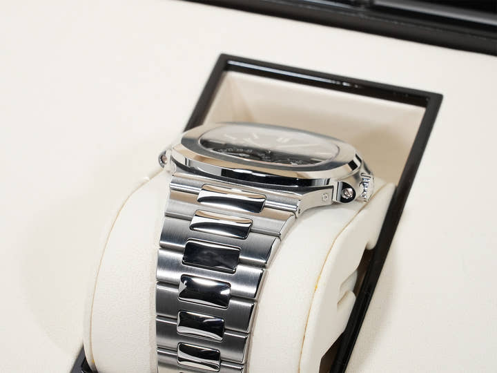 パテックフィリップ ノーチラス プチコンプリケーション Ref.5712/1A-001 ステンレススチール ブルー文字盤 美中古 wziuyp6q