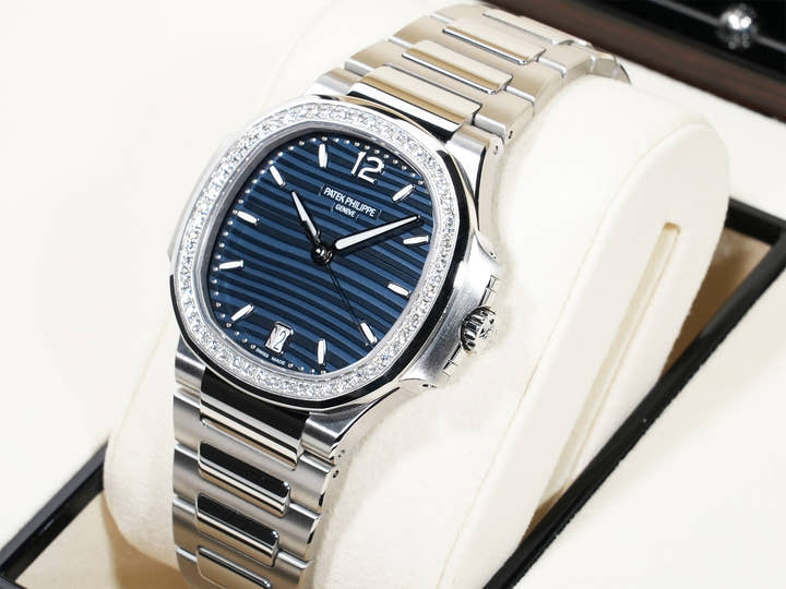 パテックフィリップ ノーチラス Ref.7118/1200A-001 ステンレススチール ブルー オパーリン文字盤 極美品 5ajmcu7j