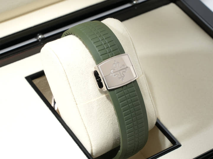 パテックフィリップ アクアノート Ref.5168G-010 ホワイトゴールド カーキグリーン文字盤 未使用 h2jbsn8r