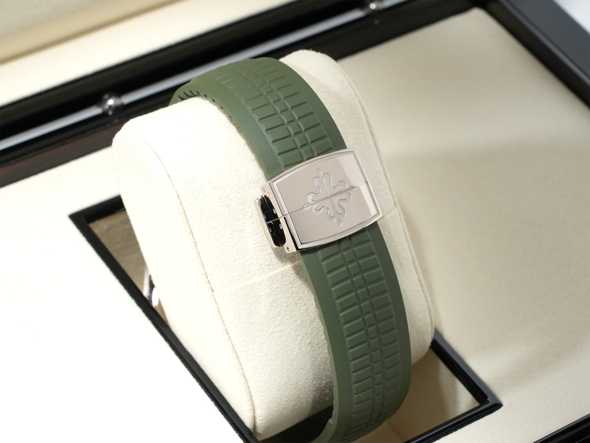 パテックフィリップ アクアノート Ref.5168G-010 ホワイトゴールド カーキグリーン文字盤 未使用 h2jbsn8r