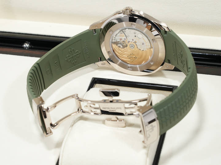 パテックフィリップ アクアノート Ref.5168G-010 ホワイトゴールド カーキグリーン文字盤 未使用 h2jbsn8r