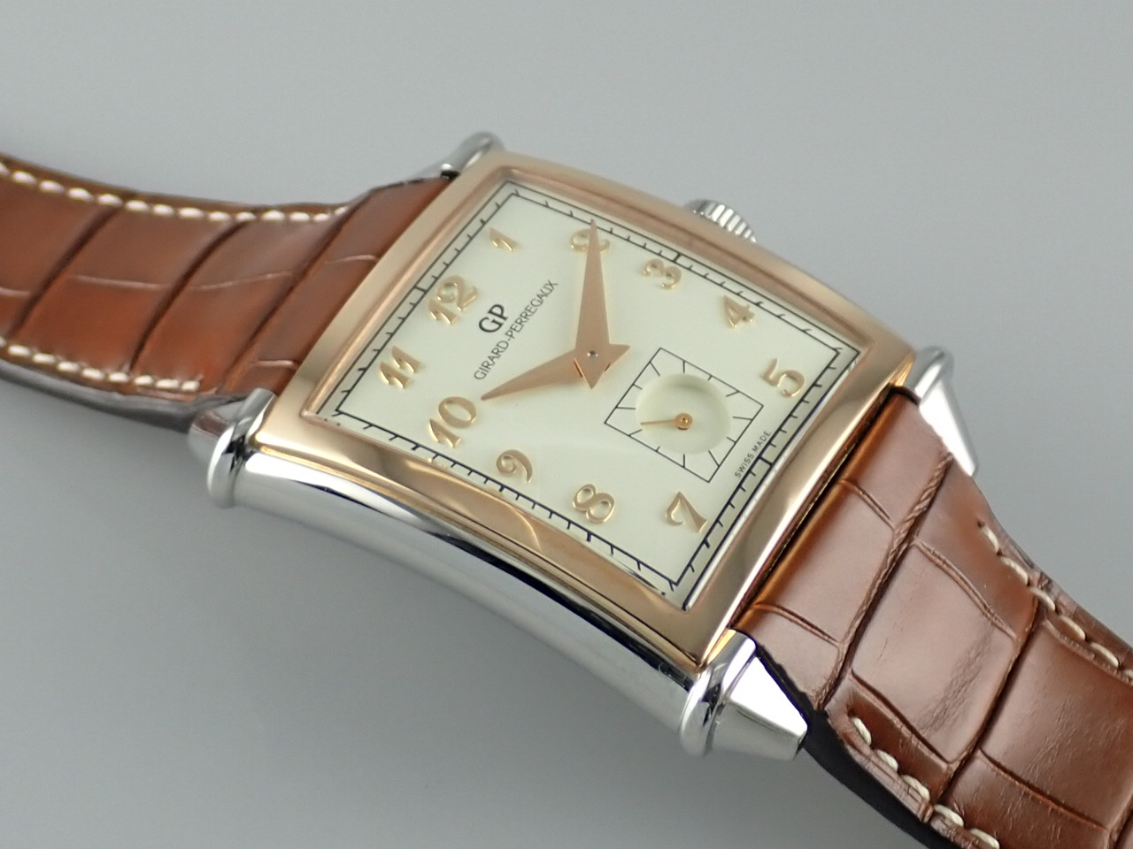 Girard-Perregaux Vintage 1945 Date &amp; Small Second Ref.25880-56-111-BBBA