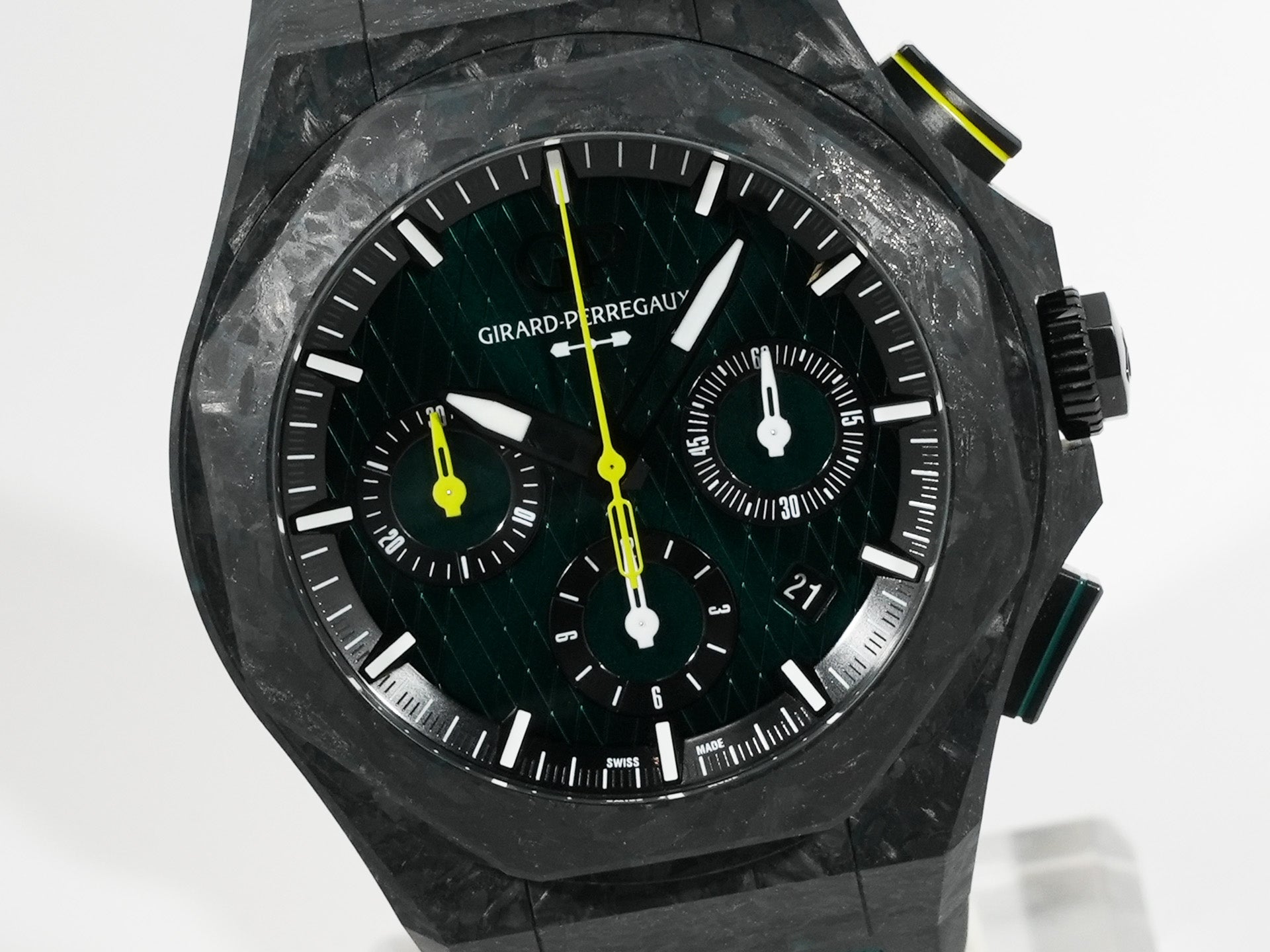 Girard-Perregaux Laureato Absolute Chronograph Aston Martin F1 Edition Ref.81060-41-3071-1CX TI/CA Green Dial