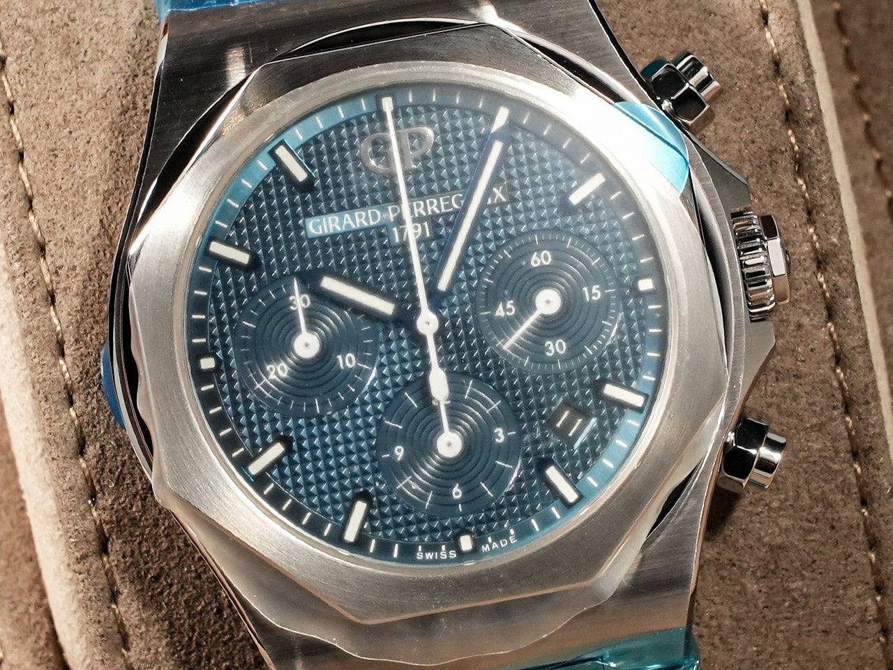 Girard-Perregaux Laureato Chronograph Ref.81020-11-431-11A Stainless Steel Blue Dial