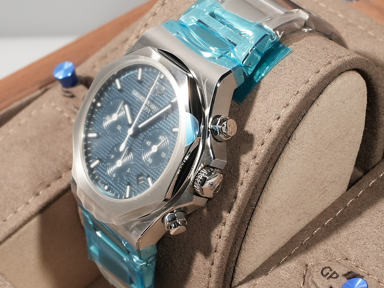 Girard-Perregaux Laureato Chronograph Ref.81020-11-431-11A Stainless Steel Blue Dial