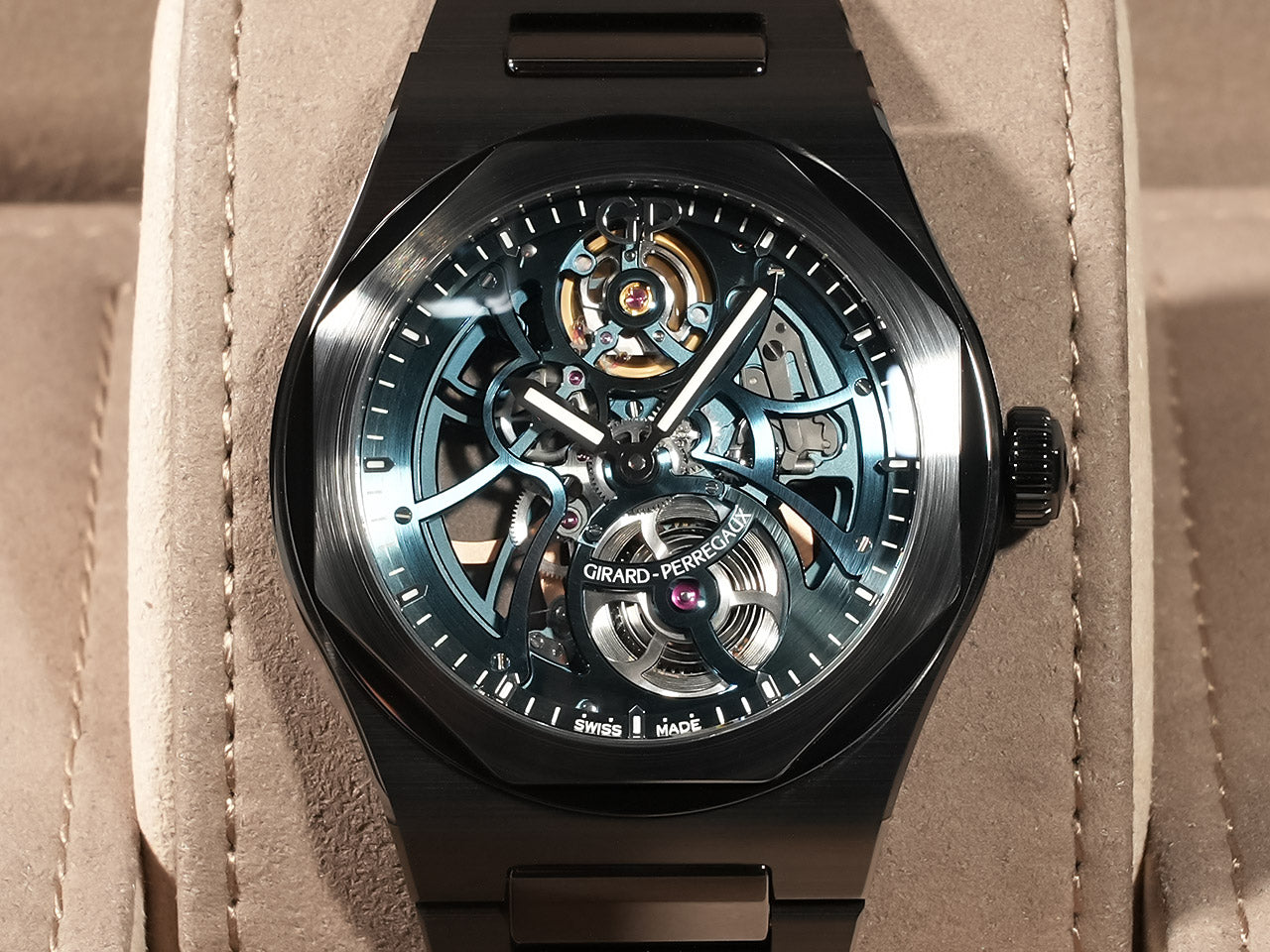 Girard-Perregaux Laureato Skeleton Earth to Sky Edition Ref.81015-32-432-32A BLACK CE Skeleton Dial