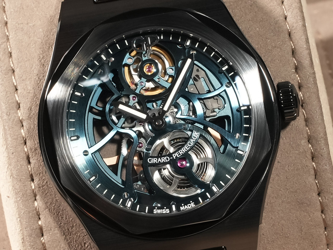 Girard-Perregaux Laureato Skeleton Earth to Sky Edition Ref.81015-32-432-32A BLACK CE Skeleton Dial