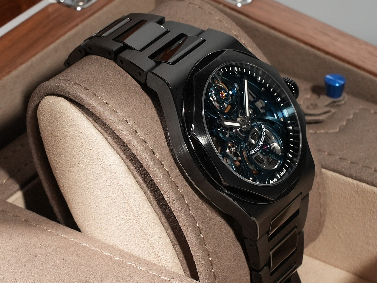 Girard-Perregaux Laureato Skeleton Earth to Sky Edition Ref.81015-32-432-32A BLACK CE Skeleton Dial