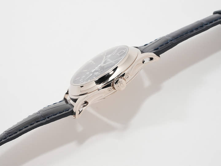 パテックフィリップ アニュアルカレンダー ムーンフェイズ Ref.5205G-013 ホワイトゴールド ブルーブラックグラデーション文字盤