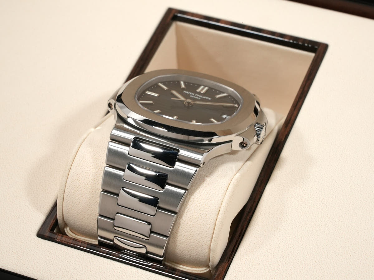 パテックフィリップ ノーチラス Ref.5711/1A-010 ブルー文字盤 美中古 pyxdrjkq