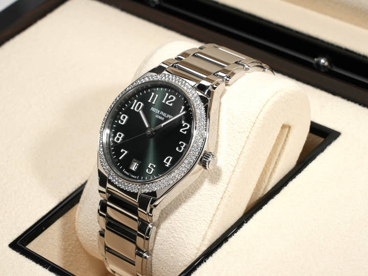 パテックフィリップ Twenty-4 Ref.7300/1200A-011 ステンレススチール オリーブグリーン ソレイユ文字盤
