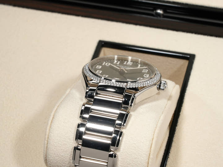 パテックフィリップ Twenty-4 Ref.7300/1200A-011 ステンレススチール オリーブグリーン ソレイユ文字盤