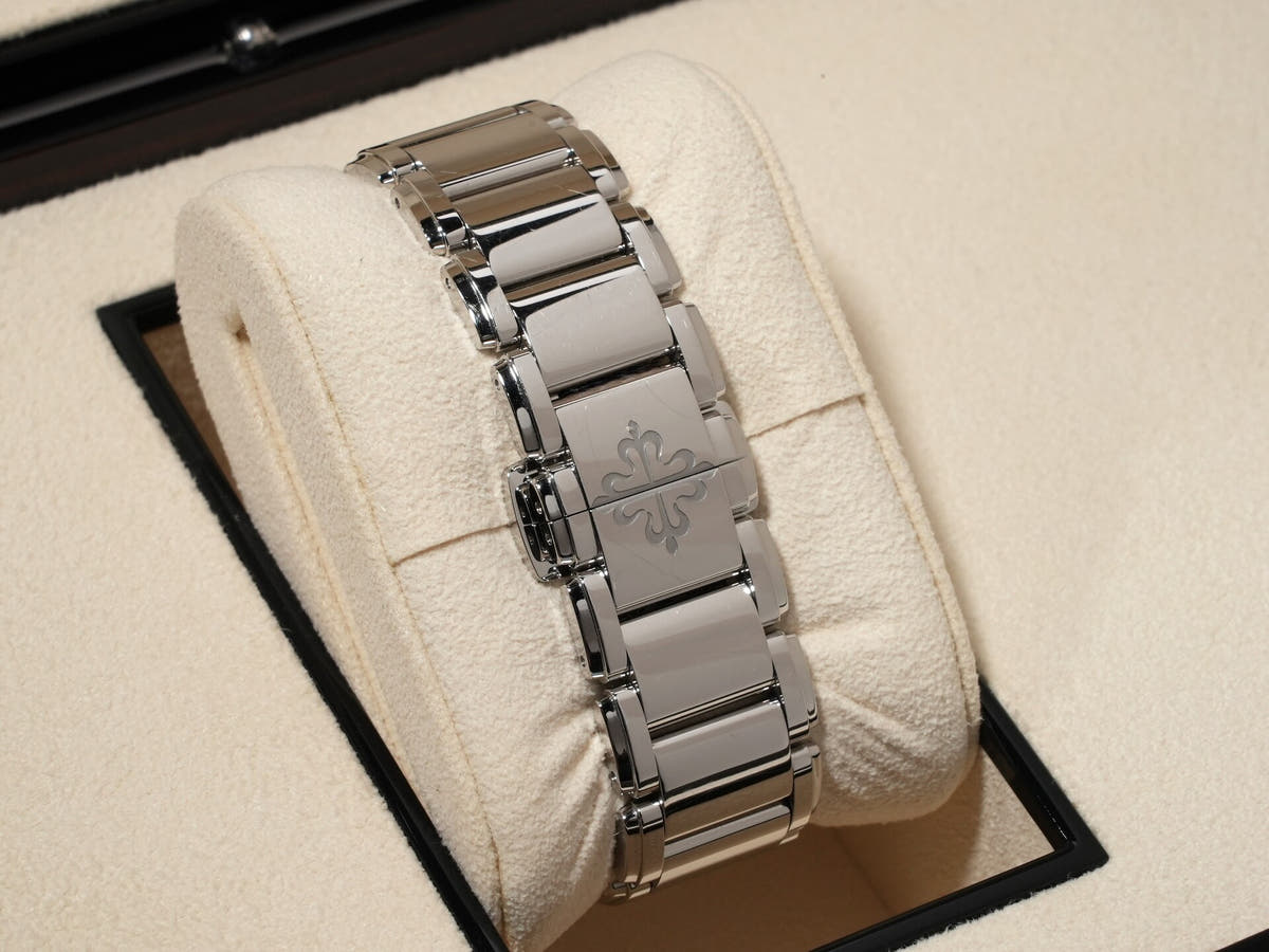 パテックフィリップ Twenty-4 Ref.7300/1200A-011 オリーブグリーン ソレイユ文字盤 美中古 d8cxgana