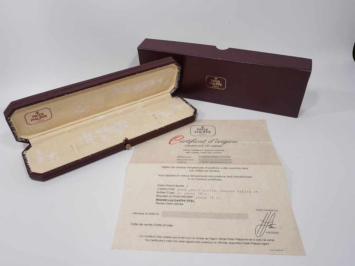 パテックフィリップ カラトラバ Ref.4747/001 アイボリー文字盤 中古 8ZT4XH08