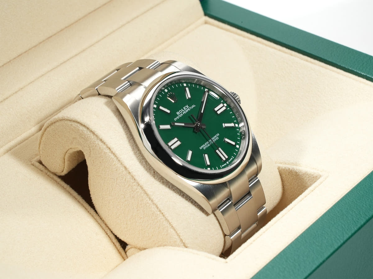 Rolex Oyster Perpetual 41 Ref.124300 Green Dial Unused 5dcgxche