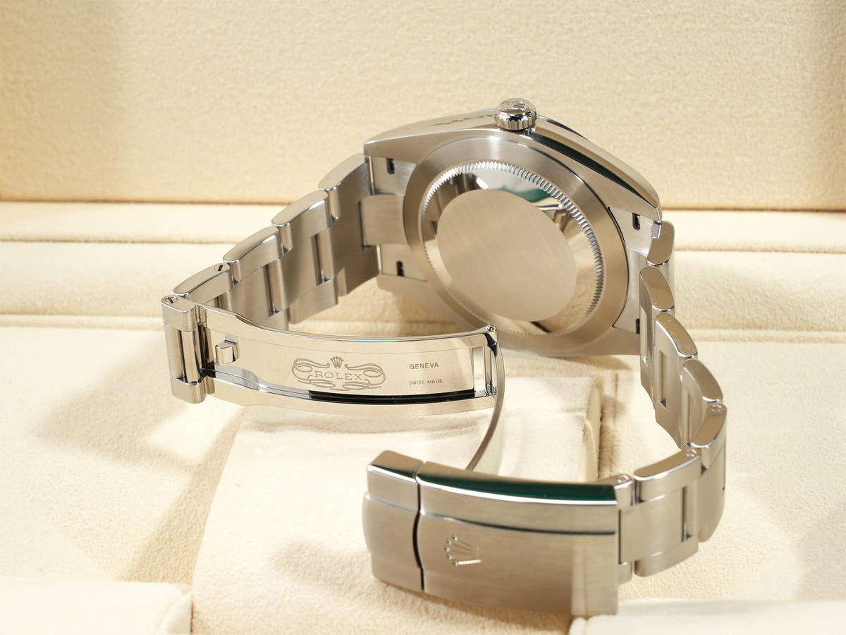 Rolex Oyster Perpetual 41 Ref.124300 Green Dial Unused 5dcgxche