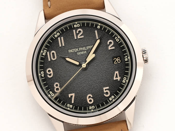 パテックフィリップ カラトラバ Ref.5226G-001 ホワイトゴールド ブラックグラデーションのテクスチャード ラック アントラサイト文字盤