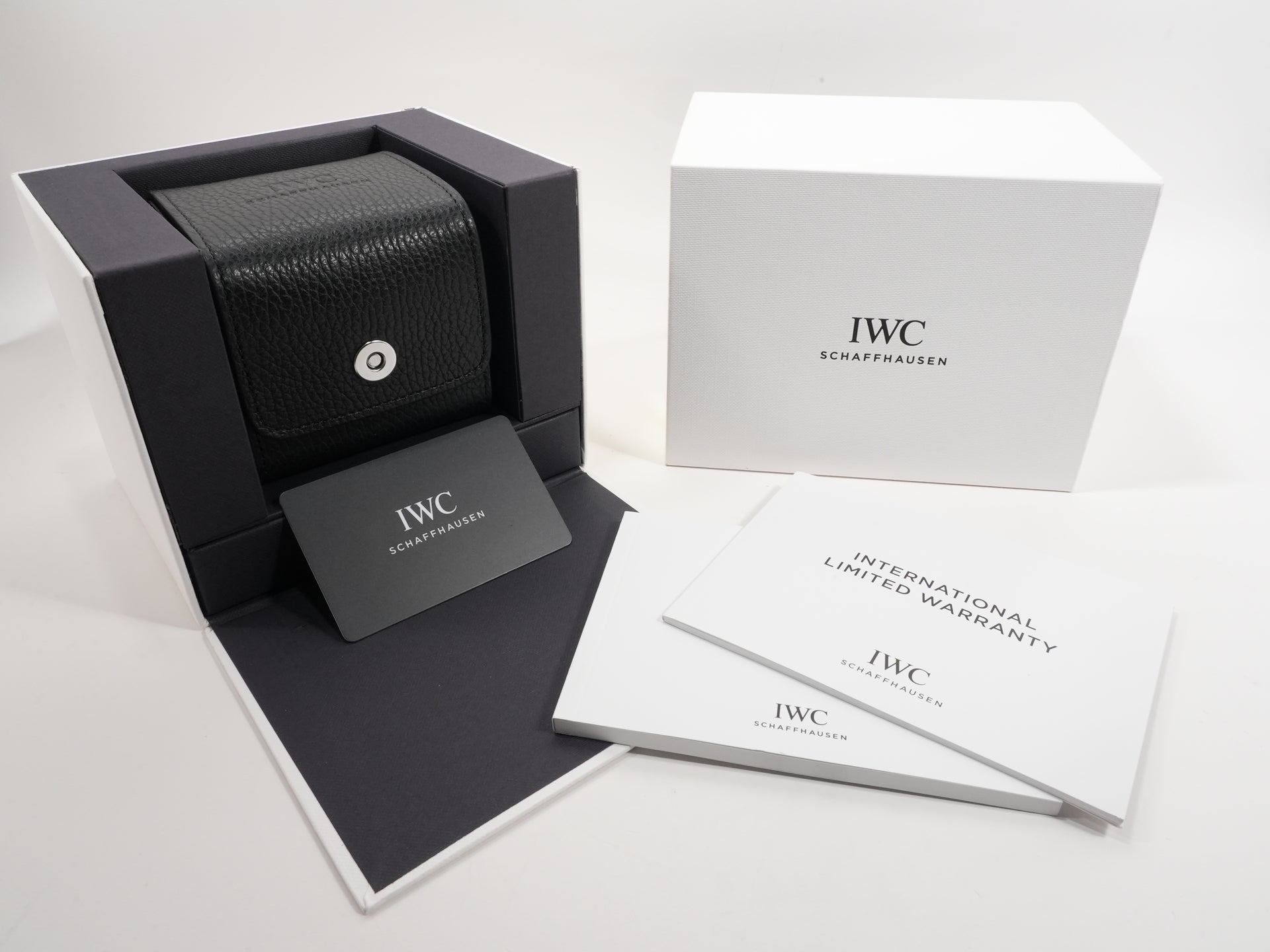 IWC パイロットウォッチ クロノグラフ ロイヤルメイセス Ref.IW389107 Ceramic ブラック文字盤