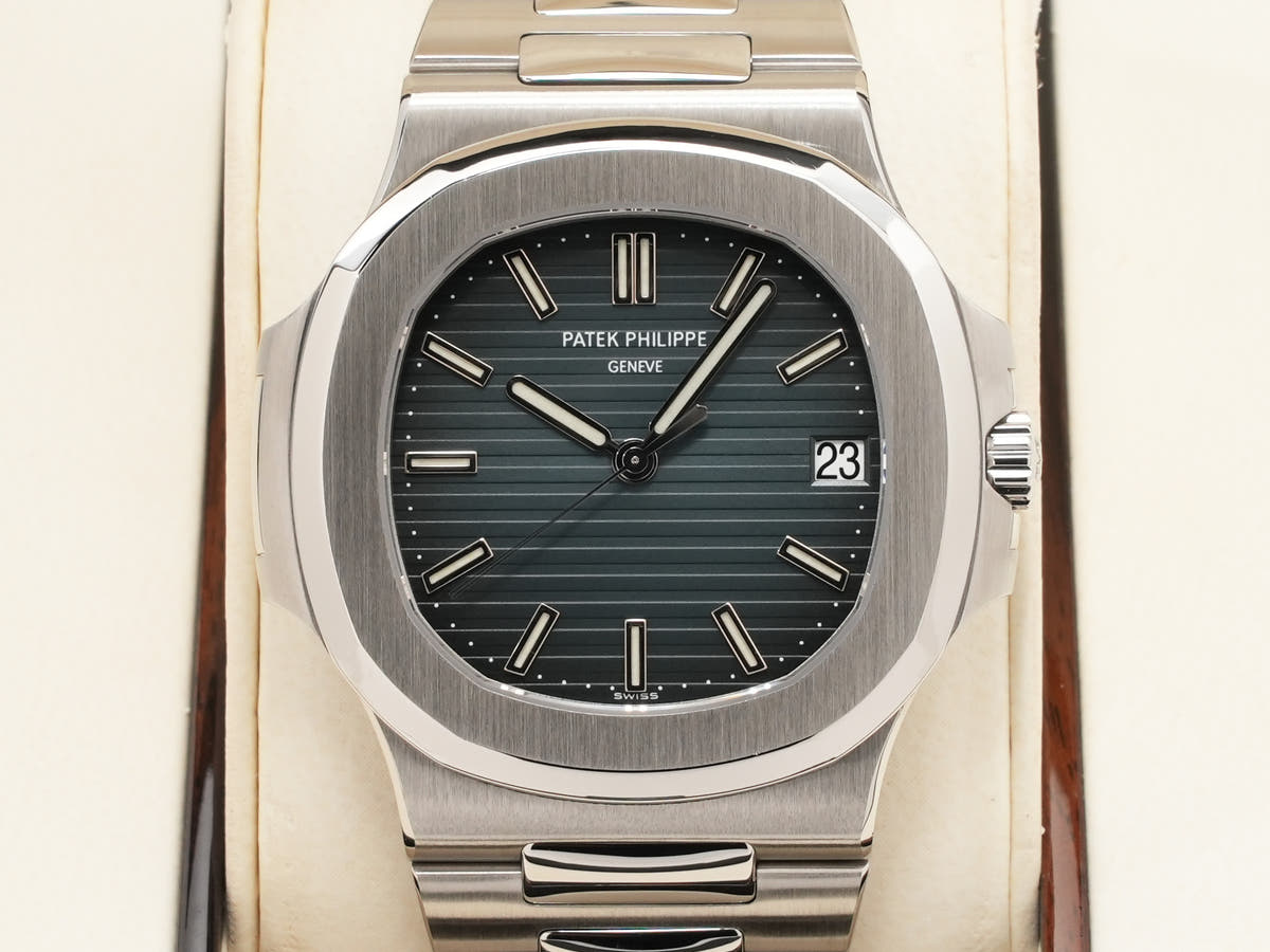 パテックフィリップ ノーチラス Ref.5711/1A-001 ブルー文字盤 美中古 987f3jmn