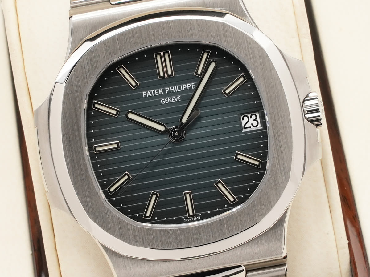 パテックフィリップ ノーチラス Ref.5711/1A-001 ブルー文字盤 美中古 987f3jmn