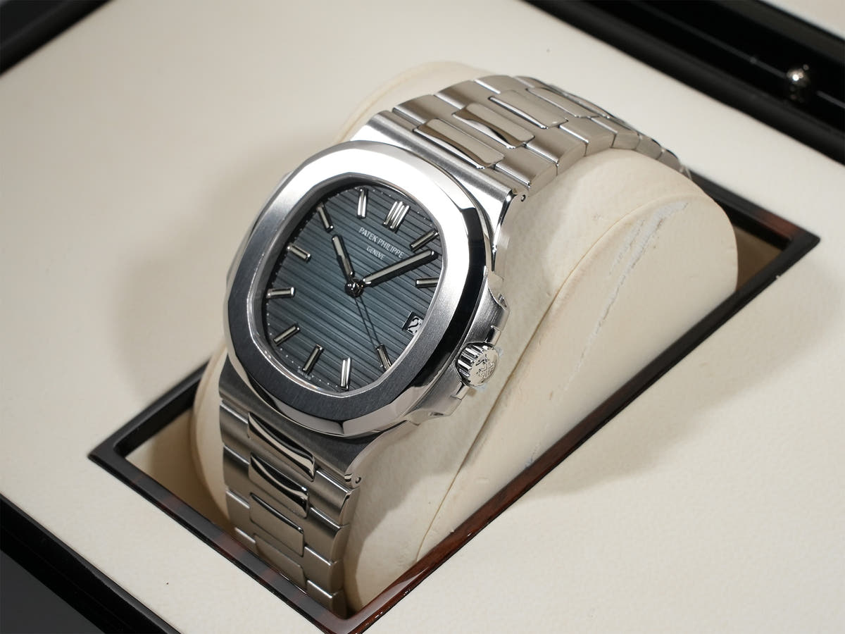 パテックフィリップ ノーチラス Ref.5711/1A-001 ブルー文字盤 美中古 987f3jmn